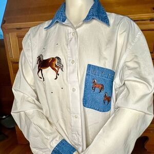 Las Olas Blue jeans & White Dress Shirt w Horse Embroidery Rhinestones Sz M